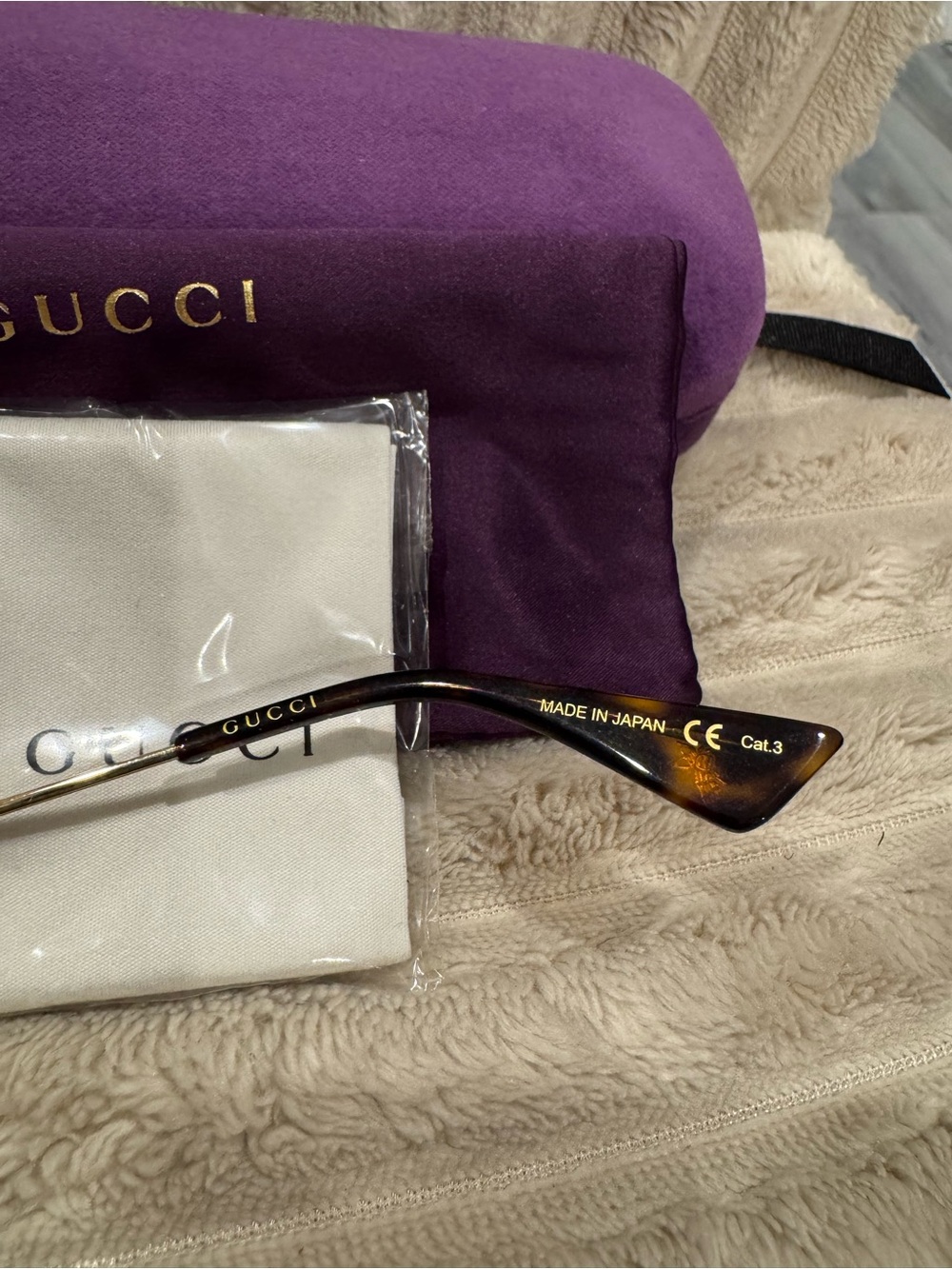Gucci Round Sunglasses with Gold Frame and Blue, Red, Cream Accents - Picture 4 of 5